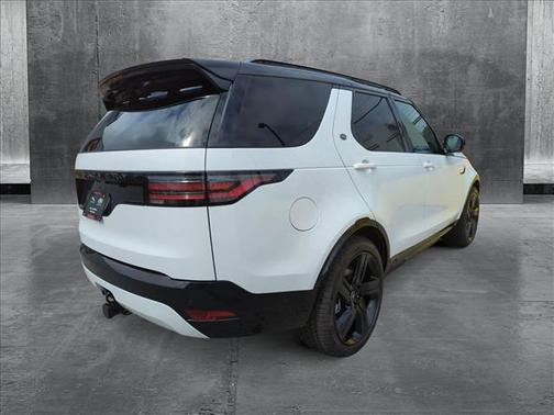 2024 Land Rover Discovery P300 Dynamic SE