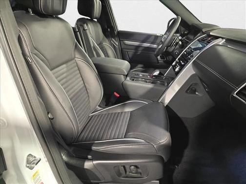2024 Land Rover Discovery P300 Dynamic SE