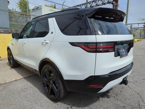 2024 Land Rover Discovery P300 Dynamic SE
