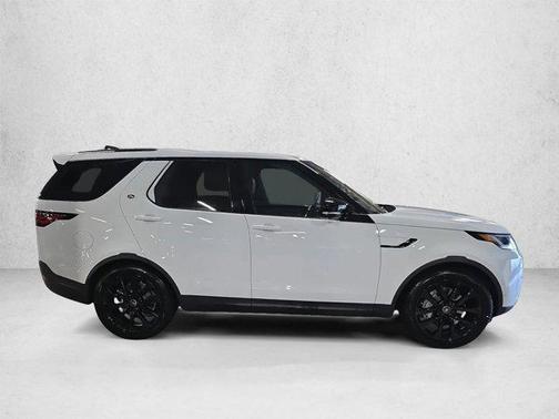 Fuji White 2026 Land Rover Discovery S