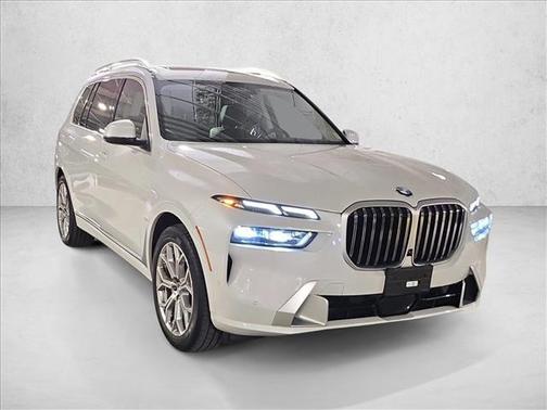 Mineral White Metallic 2024 BMW X7 xDrive40i
