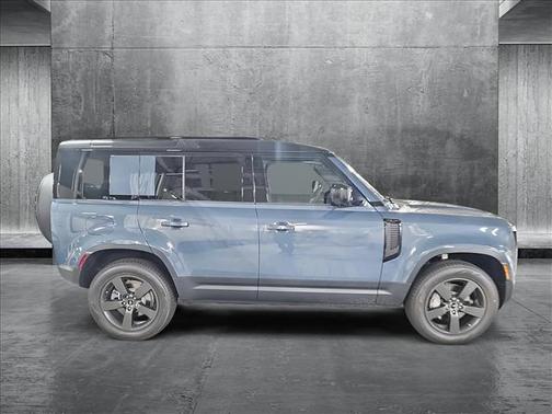 2025 Land Rover Defender 110 P300