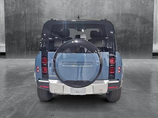 2025 Land Rover Defender 110 P300