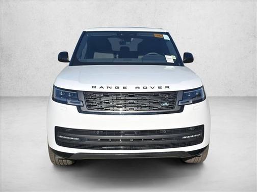 2026 Land Rover Range Rover P550e SE