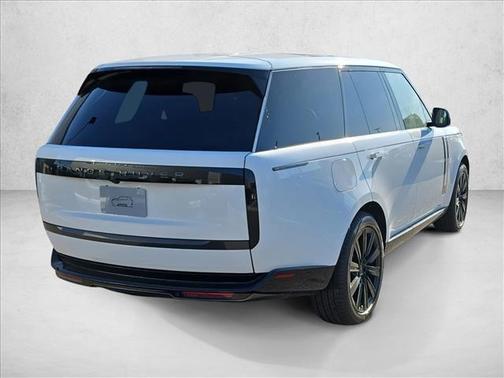 2026 Land Rover Range Rover P550e SE