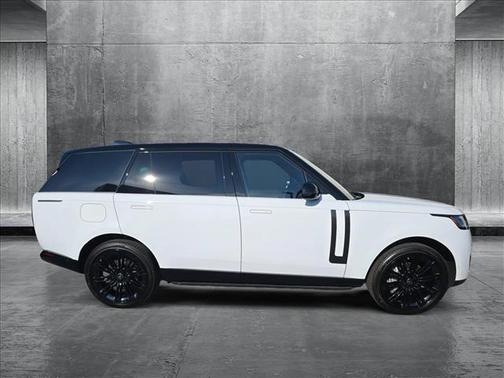 2025 Land Rover Range Rover P400 SE 7 Seat