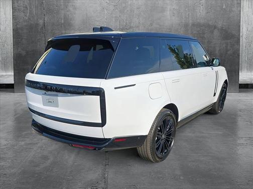 2025 Land Rover Range Rover P400 SE 7 Seat
