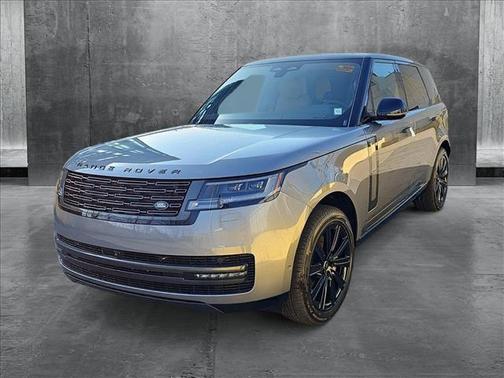 2025 Land Rover Range Rover P550e SE