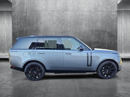 2025 Land Rover Range Rover P550e SE