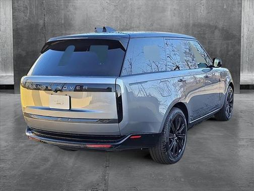 2025 Land Rover Range Rover P550e SE