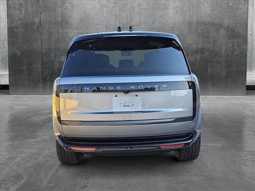 2025 Land Rover Range Rover P550e SE