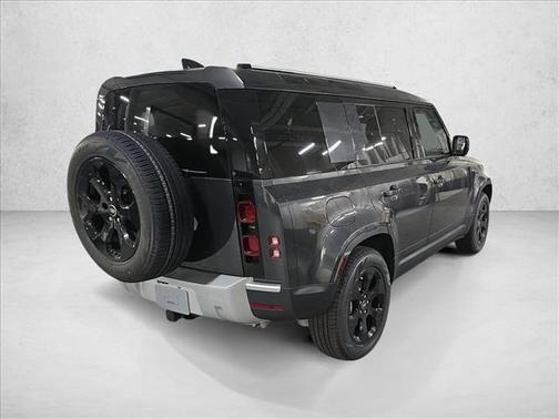 2025 Land Rover Defender 110 P400 S