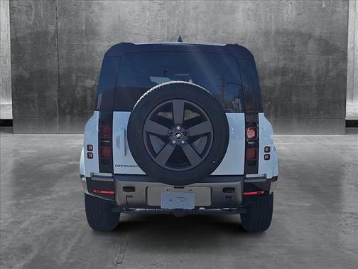 2025 Land Rover Defender 110 P400 X-Dynamic SE
