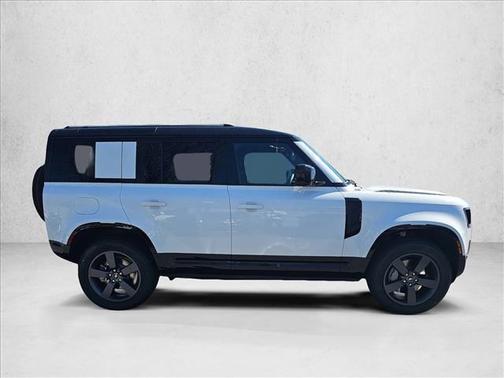Fuji White 2025 Land Rover Defender 110 P400 X-Dynamic SE