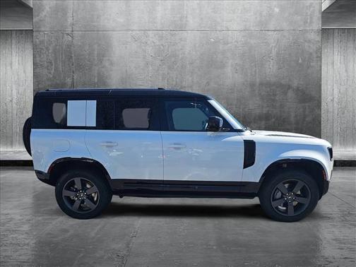 2025 Land Rover Defender 110 P400 X-Dynamic SE
