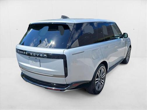 2025 Land Rover Range Rover P530 SE