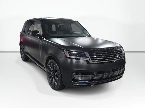 2026 Land Rover Range Rover P615 SV