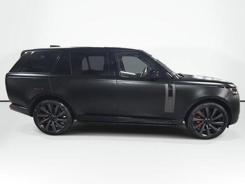2026 Land Rover Range Rover P615 SV