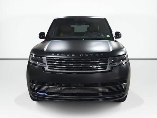 2026 Land Rover Range Rover P615 SV