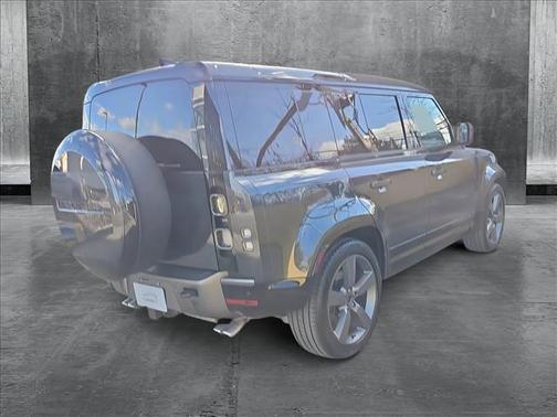2025 Land Rover Defender 110 V8