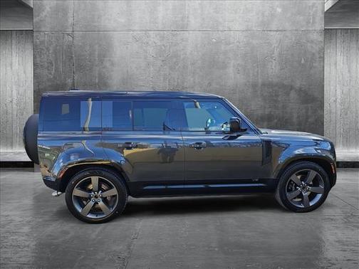 2025 Land Rover Defender 110 V8