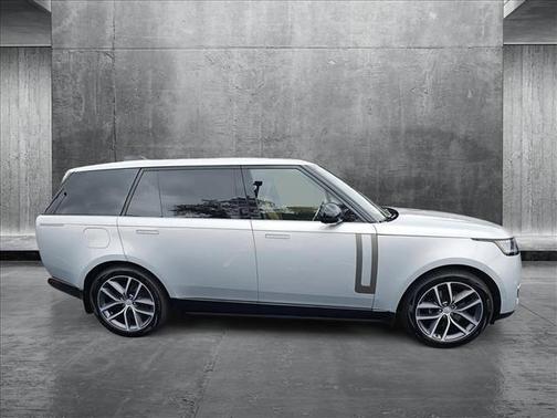 2025 Land Rover Range Rover P400 SE 7 Seat
