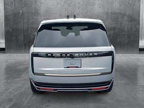 2025 Land Rover Range Rover P400 SE 7 Seat