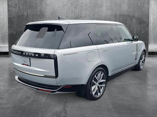 2025 Land Rover Range Rover P400 SE 7 Seat
