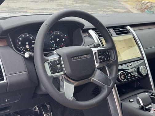 2024 Land Rover Discovery P360 Dynamic SE