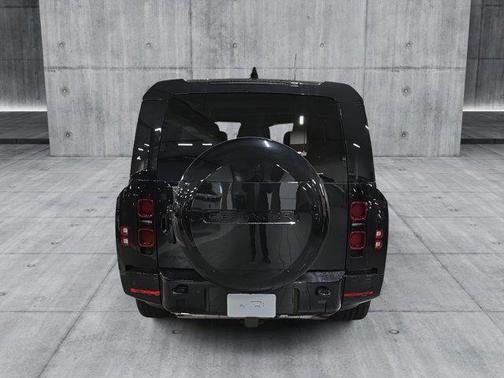 2025 Land Rover Defender 130 P400 X-Dynamic SE