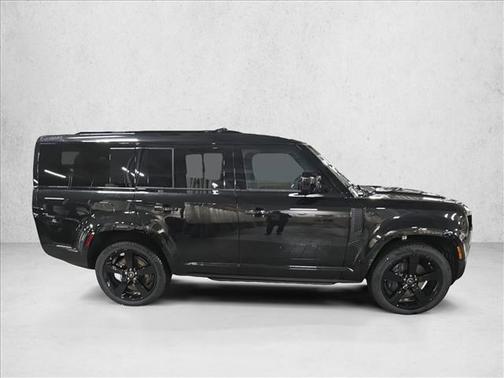 2025 Land Rover Defender 130 P400 X-Dynamic SE