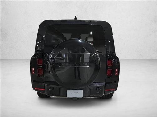 2025 Land Rover Defender 130 P400 X-Dynamic SE