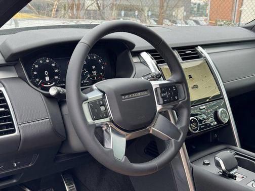 2024 Land Rover Discovery P360 Dynamic SE