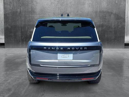 2025 Land Rover Range Rover P400 SE