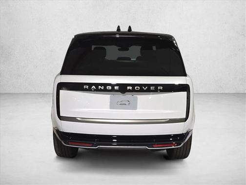 Ostuni Pearl White Premium Metallic 2026 Land Rover Range Rover P530 SE