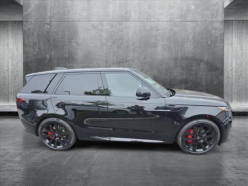 2025 Land Rover Range Rover Sport SE
