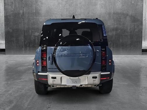 2025 Land Rover Defender 110 P400 S