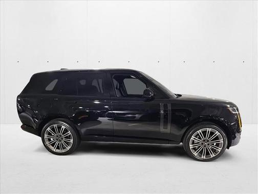 2025 Land Rover Range Rover P530 SE