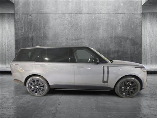 2025 Land Rover Range Rover P400 SE 7 Seat