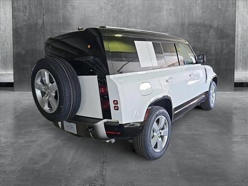 2025 Land Rover Defender 110 P400 X-Dynamic SE