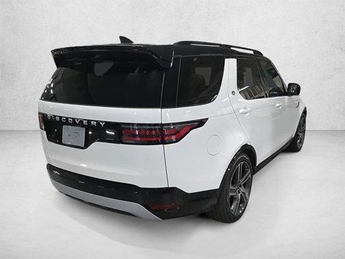 Fuji White 2026 Land Rover Discovery Gemini Edition