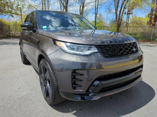 2024 Land Rover Discovery P300 Dynamic SE