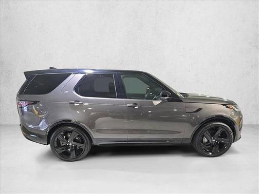 2024 Land Rover Discovery P300 Dynamic SE