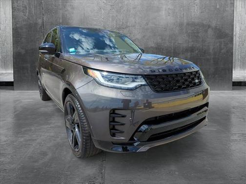 2024 Land Rover Discovery P300 Dynamic SE