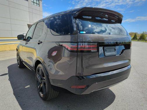 2024 Land Rover Discovery P300 Dynamic SE