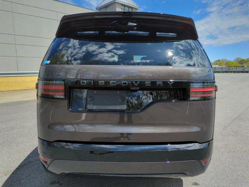 2024 Land Rover Discovery P300 Dynamic SE