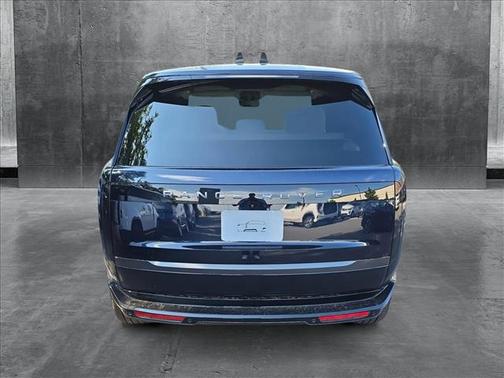 2025 Land Rover Range Rover P400 SE