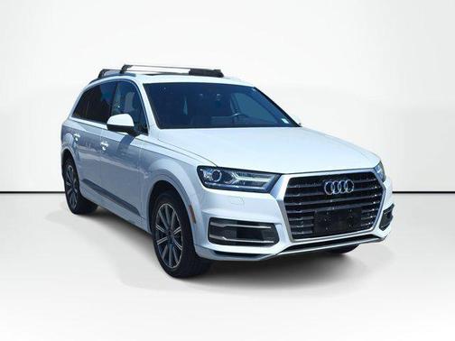 Glacier White Meta 2019 Audi Q7 55 Premium