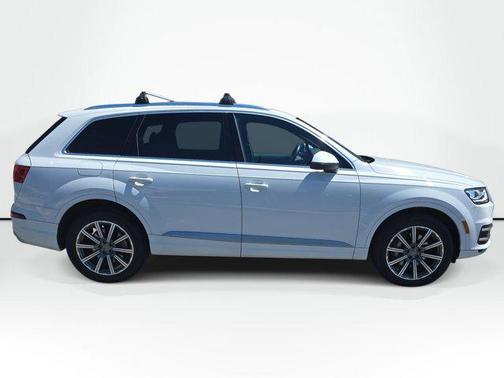 Glacier White Meta 2019 Audi Q7 55 Premium