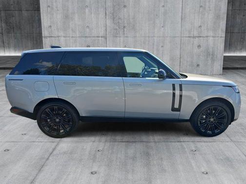 2025 Land Rover Range Rover P400 SE 7 Seat